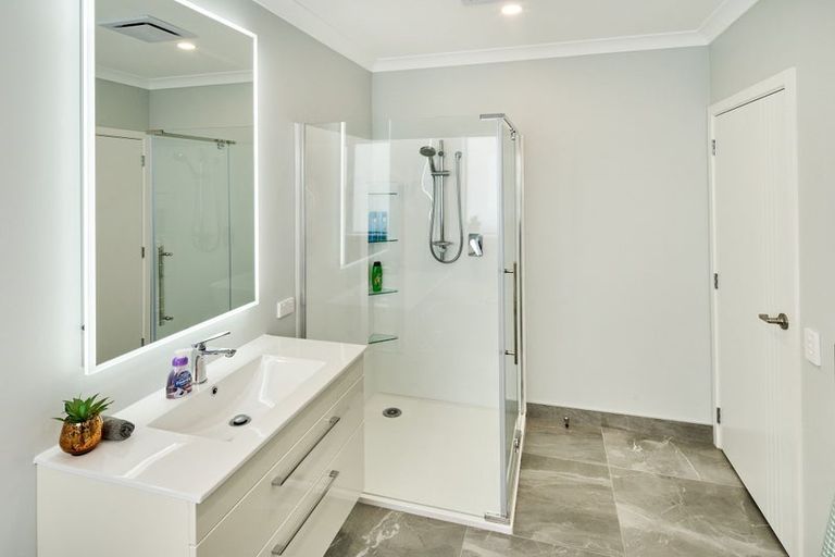 Photo of property in 107 Queen Charlotte Drive, Aotea, Porirua, 5024