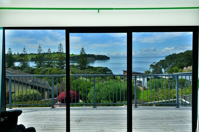 Photo of property in 16 Double Bay Place, Army Bay, Whangaparaoa, 0930