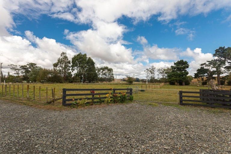 Photo of property in 881 Cowper Road, Dannevirke, 4976