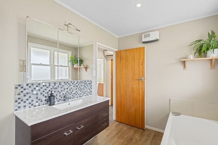 Photo of property in 12 Tawa Street, Levin, 5510