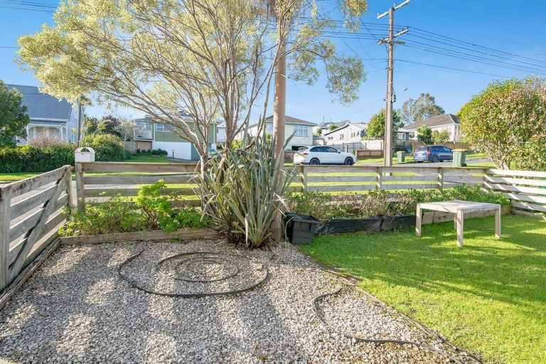 Photo of property in 33 Puriri Street, Helensville, 0800