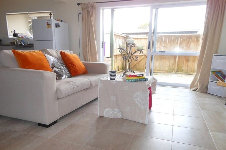 Photo of property in 42 Edgeworth Road, Glenfield, Auckland, 0629