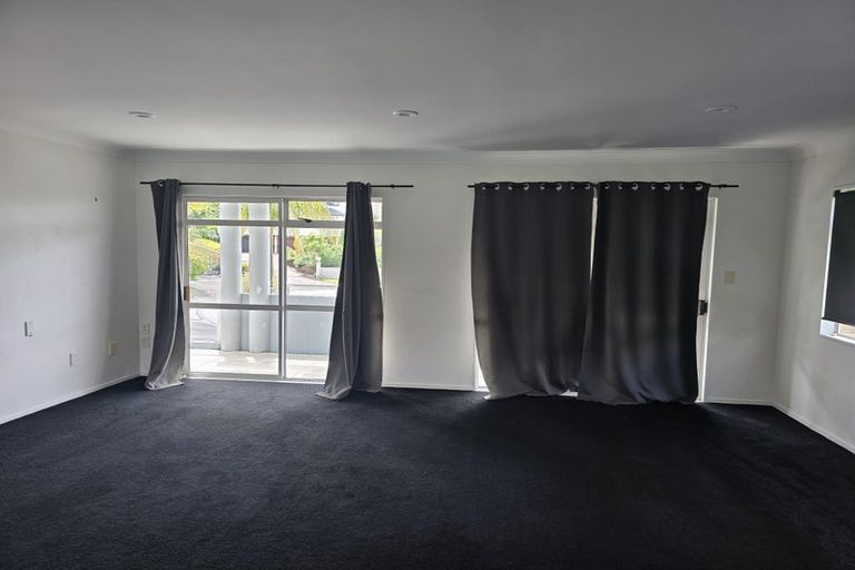 Photo of property in 18 Belleaire Court, West Harbour, Auckland, 0618