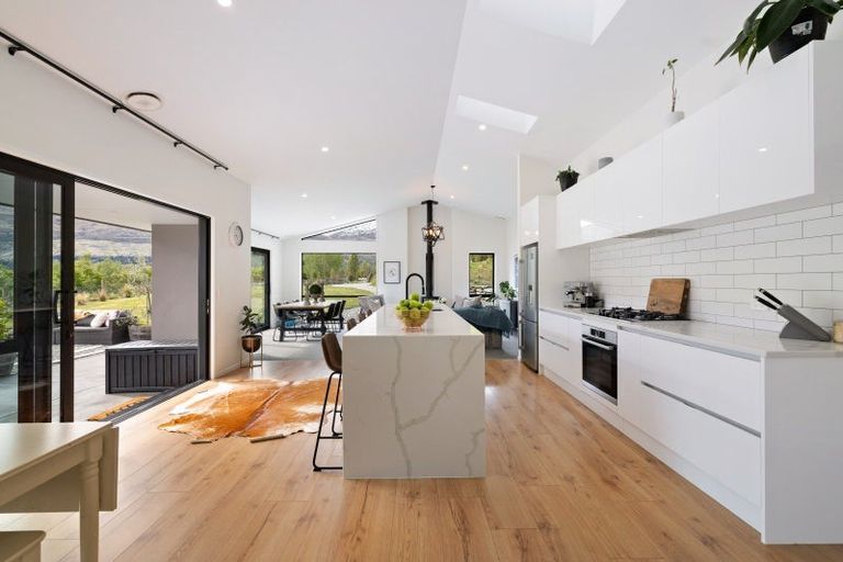 Photo of property in 86 Mountain View Road, Dalefield, Queenstown, 9371