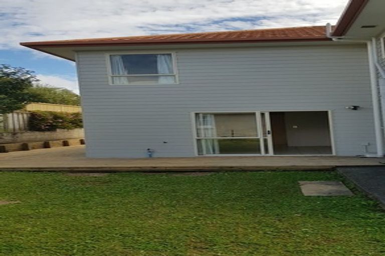 Photo of property in 16a Kauri Glen Road, Northcote, Auckland, 0627