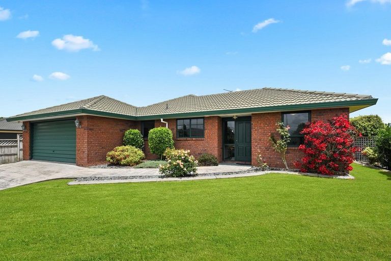 Photo of property in 19 Waiwherowhero Drive, St Andrews, Hamilton, 3200