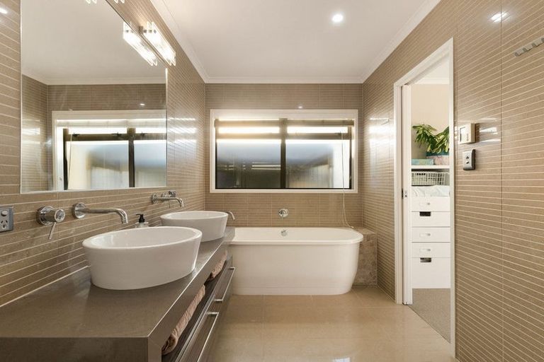 Photo of property in 28 Rexford Heights, Pyes Pa, Tauranga, 3112