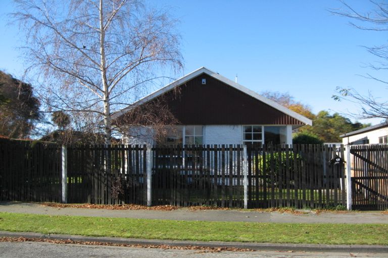 Photo of property in 4 Bidwell Place, Hillmorton, Christchurch, 8025