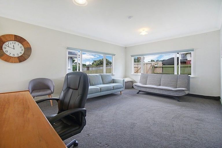 Photo of property in 5 Lane Road, Weymouth, Auckland, 2103