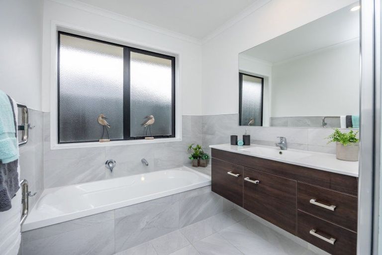 Photo of property in 8 Ladeira Place, Fitzroy, Hamilton, 3206