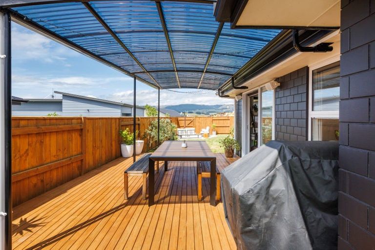 Photo of property in 120 Johnstone Drive, Fitzherbert, Palmerston North, 4410