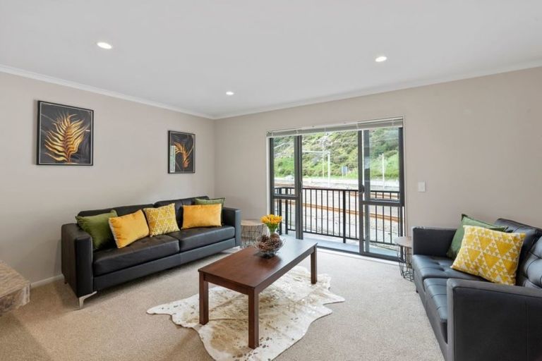 Photo of property in Te Kakariki Apartments, 7/8 Wellington Road, Paekakariki, 5034
