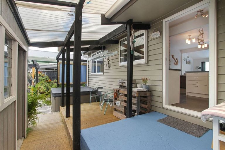 Photo of property in 92 Wharf Road, Clarks Beach, Pukekohe, 2679