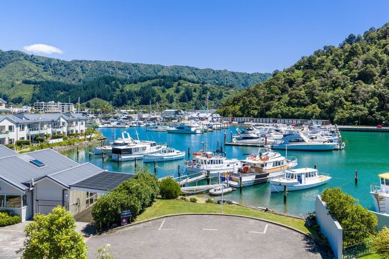 Photo of property in 62 Waikawa Road, Picton, 7220