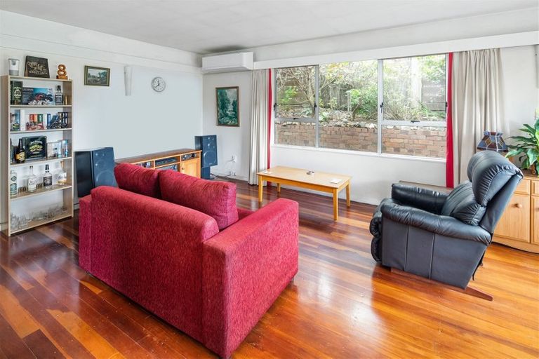 Photo of property in 1 Halswater Drive, Churton Park, Wellington, 6037
