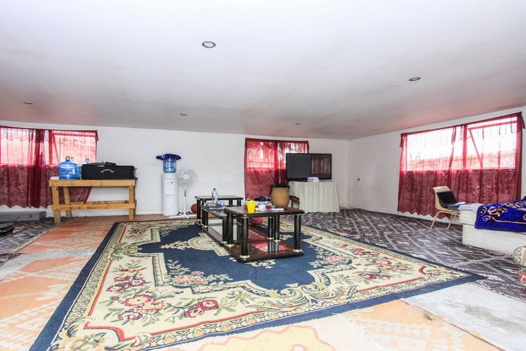 Photo of property in 50 Kelman Road, Kelston, Auckland, 0602