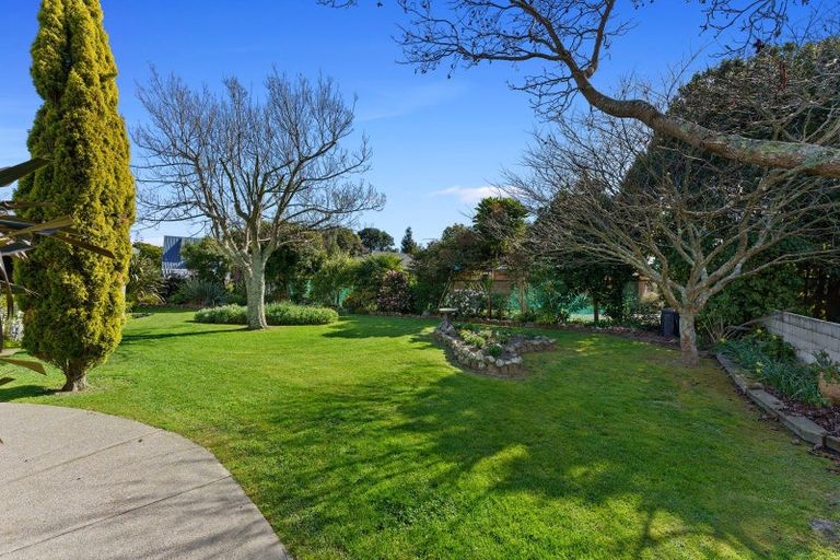 Photo of property in 10 Tararua Crescent, Otaki, 5512