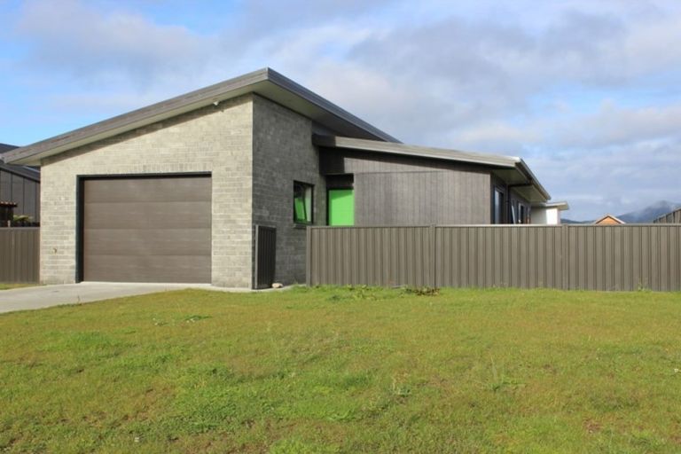 Photo of property in 51 Takitimu Avenue, Te Anau, 9600