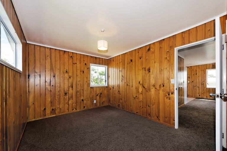 Photo of property in 2/4 Ashbourne Place, Glendene, Auckland, 0602