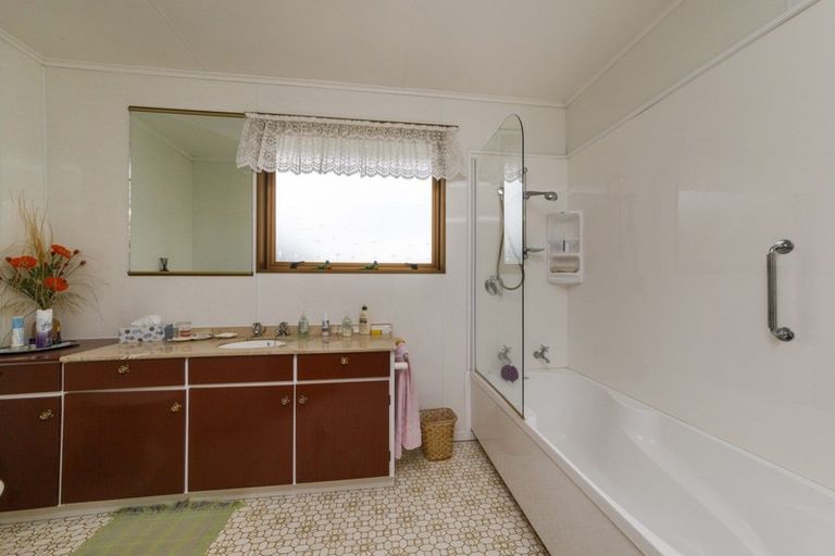 Photo of property in 36 Puketotara Road, Rangiotu, Palmerston North, 4477