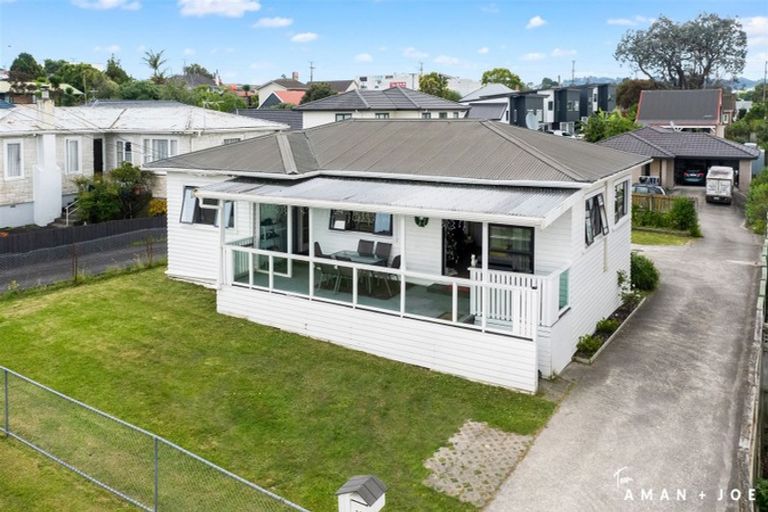 Photo of property in 22 Netherlands Avenue, Kelston, Auckland, 0602