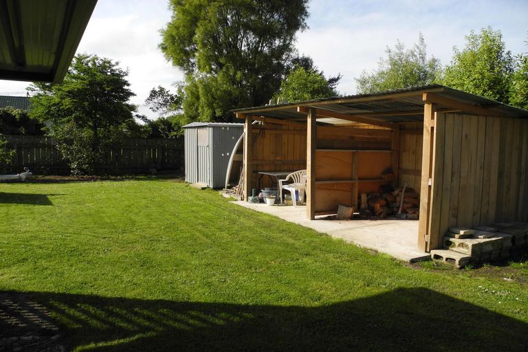 Photo of property in 12 Timaru Road, Waimate, 7924