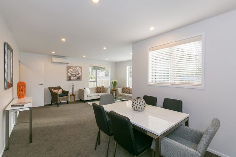 Photo of property in 27a Collins Avenue, Tawa, Wellington, 5028