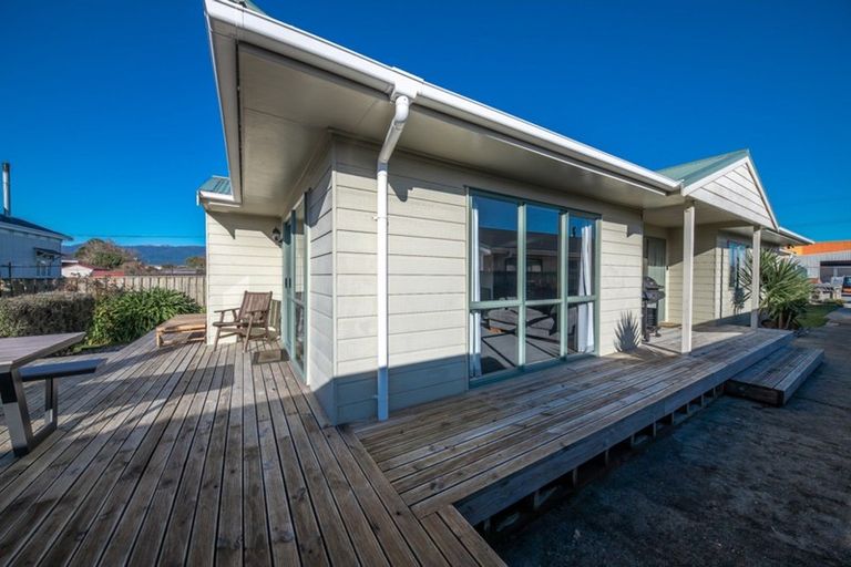 Photo of property in 29 Russell Street, Westport, 7825