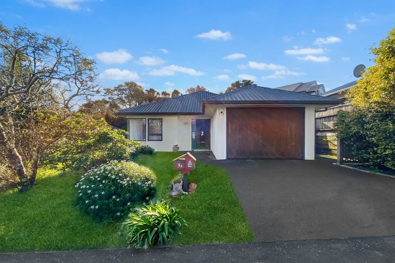 Photo of property in 3a Peter Button Place, Johnsonville, Wellington, 6037