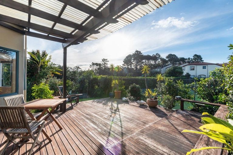 Photo of property in 22/8 Tobago Place, Sunnynook, Auckland, 0620