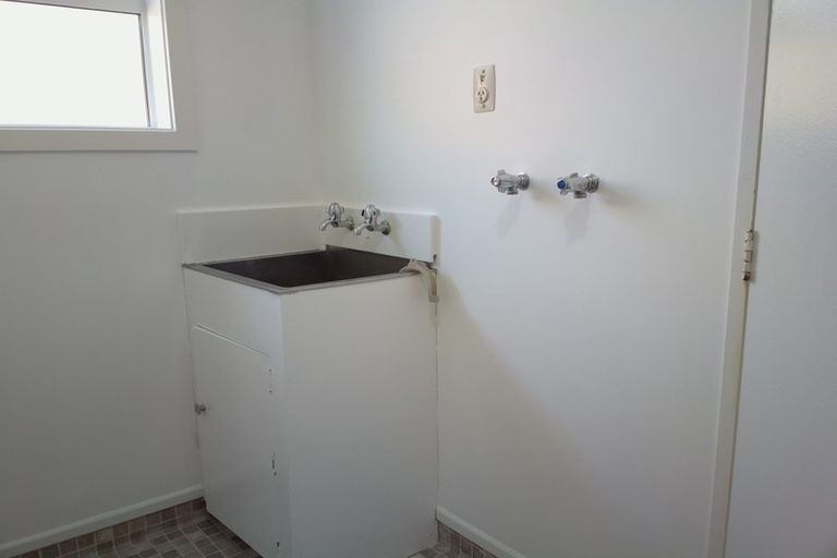 Photo of property in 1/43 Edgecombe Street, Newlands, Wellington, 6037