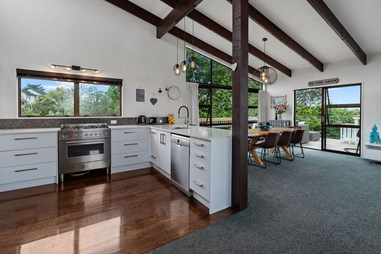 Photo of property in 17 Chatham Avenue, Paremoremo, Auckland, 0632