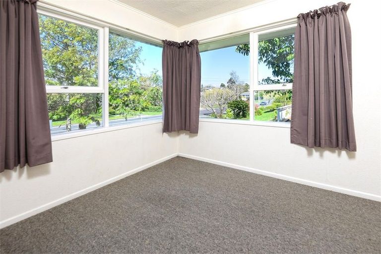 Photo of property in 41 Gossamer Drive, Pakuranga Heights, Auckland, 2010