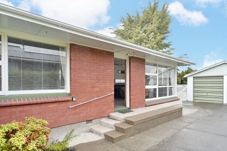 Photo of property in 2/381 Main North Road, Redwood, Christchurch, 8051