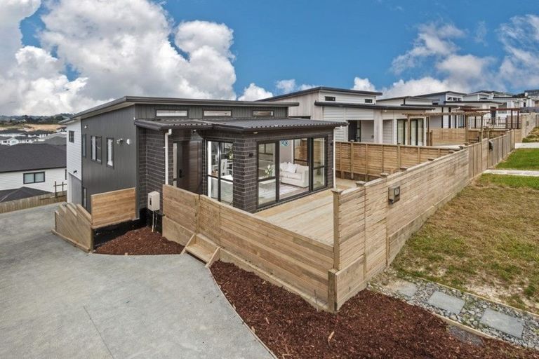 Photo of property in 29 Ascension Crescent, Orewa, 0931