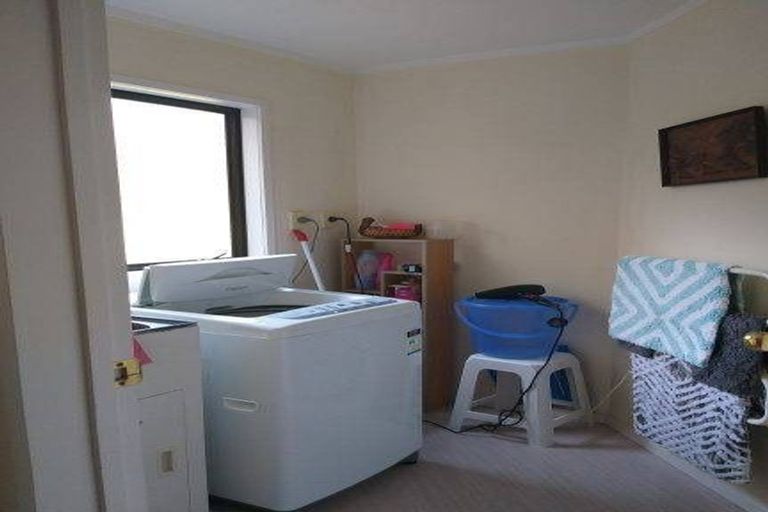 Photo of property in 1/1 Takutai Avenue, Bucklands Beach, Auckland, 2012