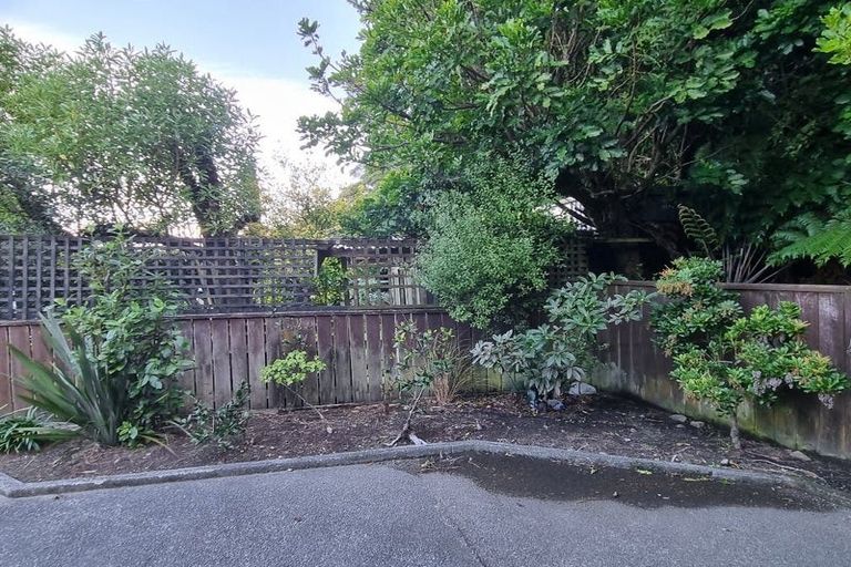 Photo of property in 2/31 Camellia Terrace, Maungaraki, Lower Hutt, 5010