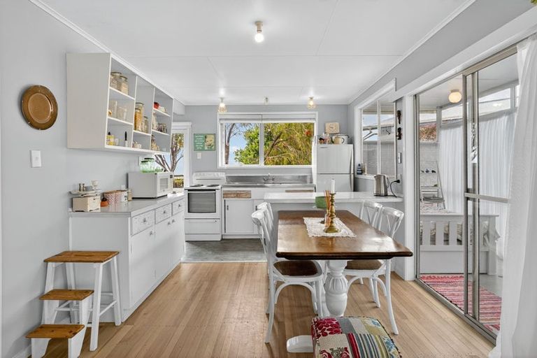 Photo of property in 11 Kendale Drive, Leigh, 0985