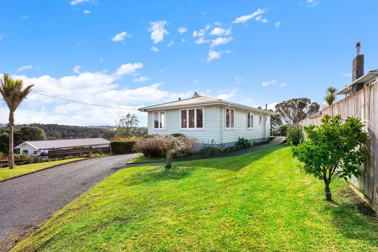 Photo of property in 14 Pine Avenue, Henderson, Auckland, 0612
