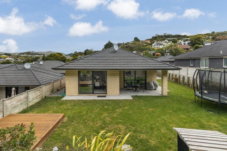 Photo of property in 28 Mooring Close, Whitby, Porirua, 5024