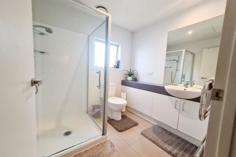 Photo of property in 1e/60 Masons Road, Oteha, Auckland, 0632