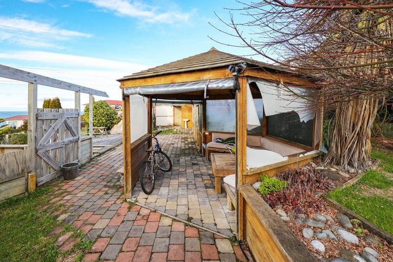 Photo of property in 11 Earls Road, Saint Clair, Dunedin, 9012