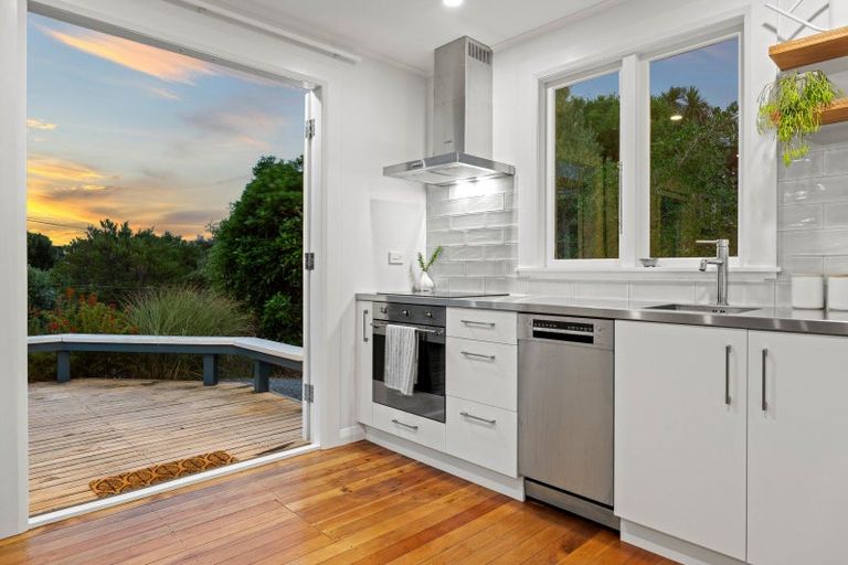 Photo of property in 5 Tainui Street, Raumati Beach, Paraparaumu, 5032