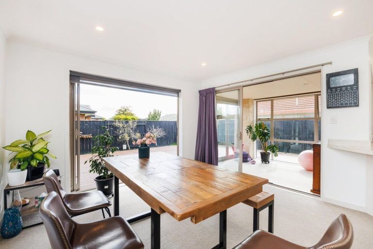 Photo of property in 33 Tennyson Avenue, Kelvin Grove, Palmerston North, 4414