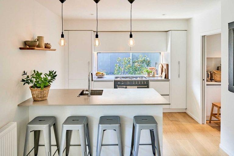 Photo of property in 79b Oroua Street, Eastbourne, Lower Hutt, 5013