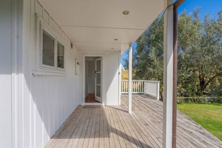 Photo of property in 4 Ocean Beach Road, Tairua, 3508