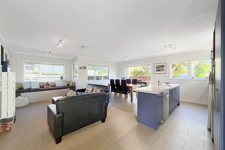 Photo of property in 25 Whiritoa Beach Road, Whiritoa, Whangamata, 3691
