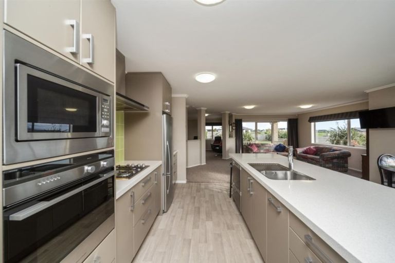 Photo of property in 8 Larlin Heights, Hawera, 4675