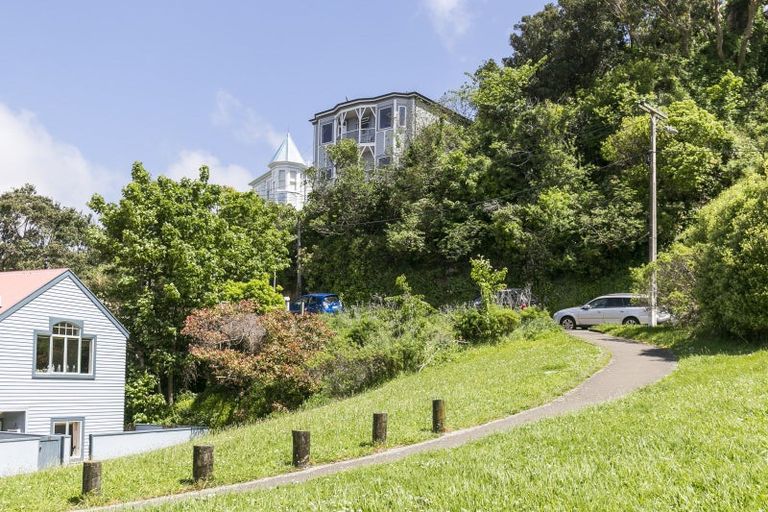 Photo of property in 112 Kelburn Parade, Kelburn, Wellington, 6012