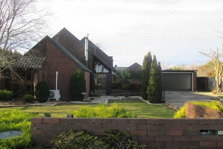 Photo of property in 4 Regalwood Close, Parklands, Christchurch, 8083